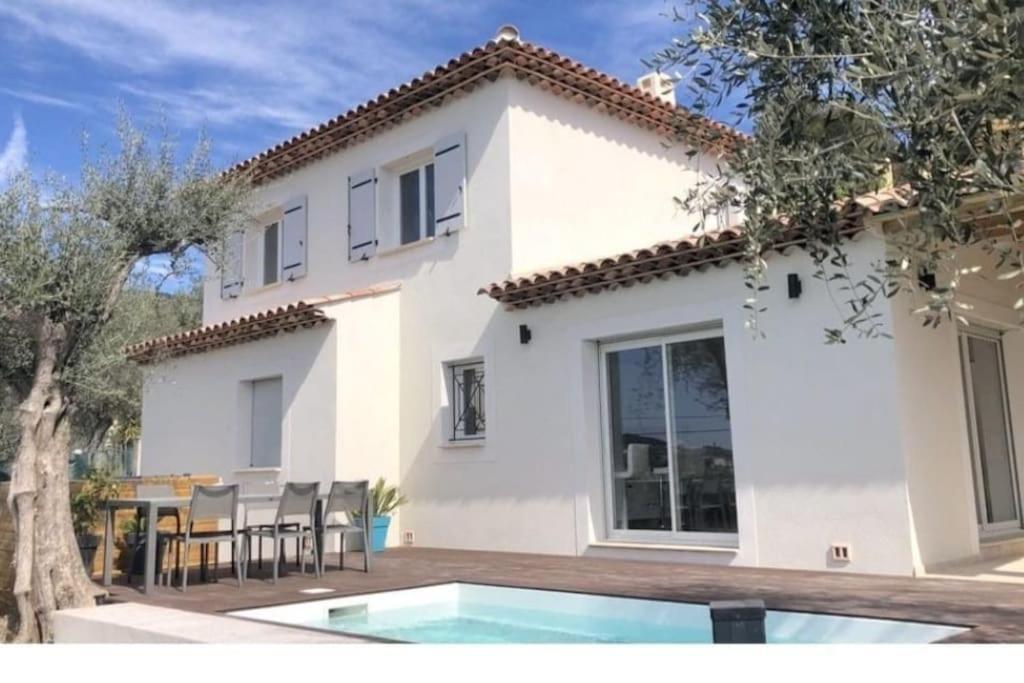 Nice, Magnifique Vue Mer Avec Piscine