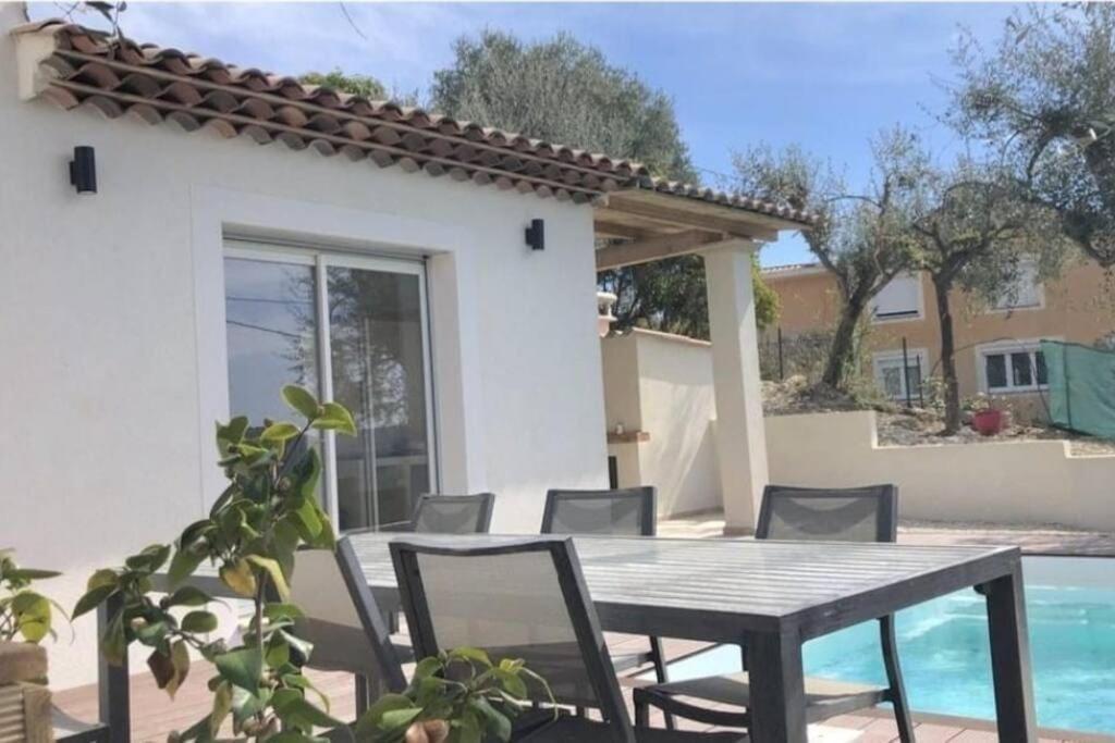 Nice, Magnifique Vue Mer Avec Piscine